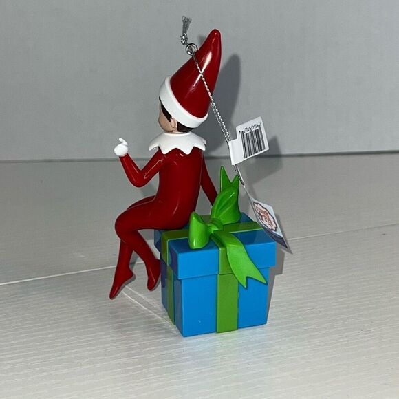 Christmas Ornament The Elf On The Shelf 2024 Sitting Present Ruz Santaverse - Picture 4 of 6